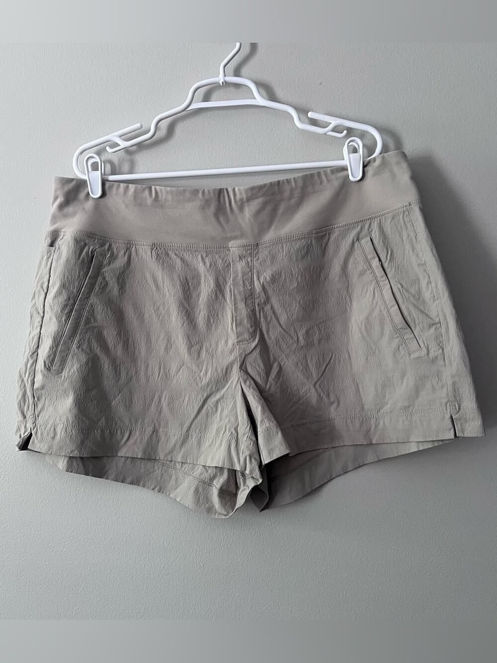 Athleta Women’s Tan Khaki Trekki North Hiking Outdoor Shorts Size 18